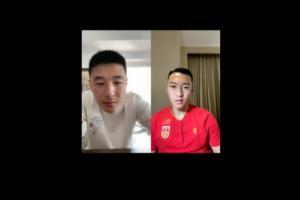 会在网上看对自己的评论吗？吴曦：年轻时候会看 武磊：偶尔会看